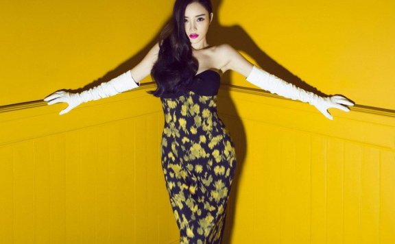 李小璐产后复出 身材火辣性感十足