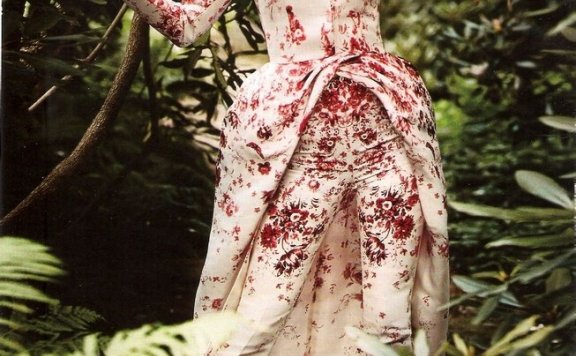 泰勒史薇芙特登封面 丛林华服尽显女神气场