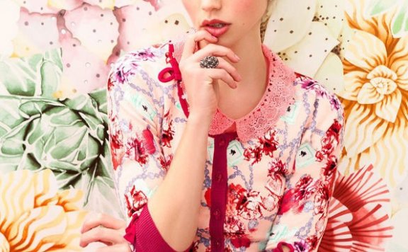 华丽印花下午茶服饰展现秋冬季节时尚大片秀