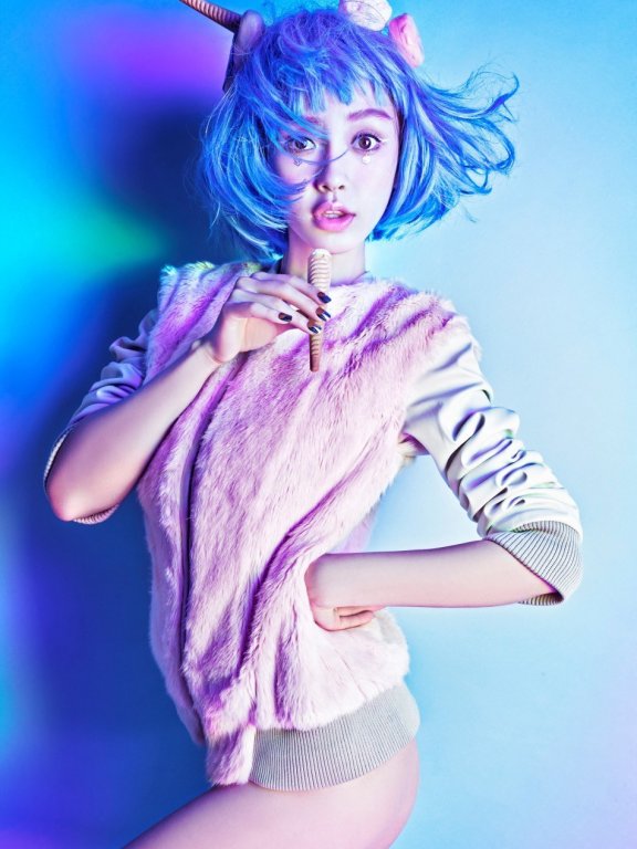 ANGELABABY破尺度低胸露臀化身蓝色妖姬