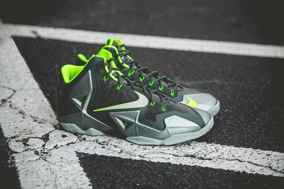 Nike LeBron 11代 Dunkman配色登场 勒布朗·詹姆斯篮球鞋