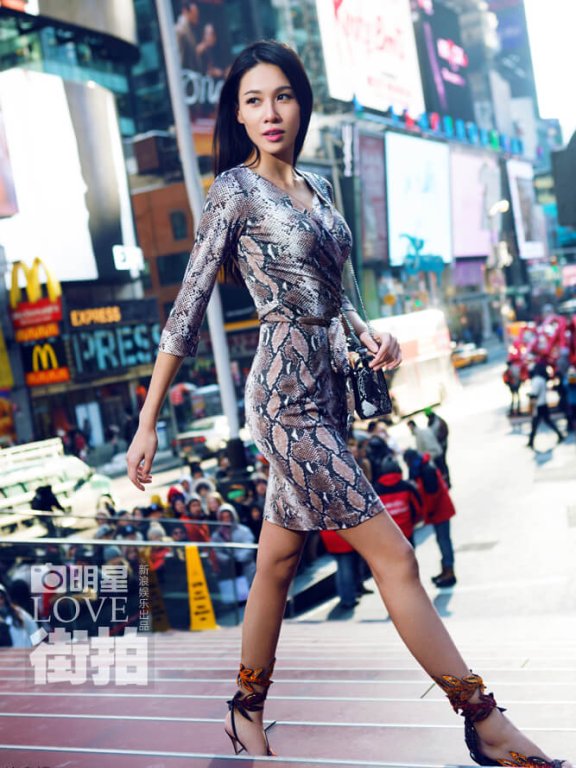 国内明星街拍 张蓝心纽约街拍不惧严寒诠释春装