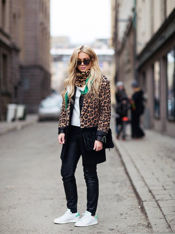 欧美潮人街拍 路人偏爱黑底裤