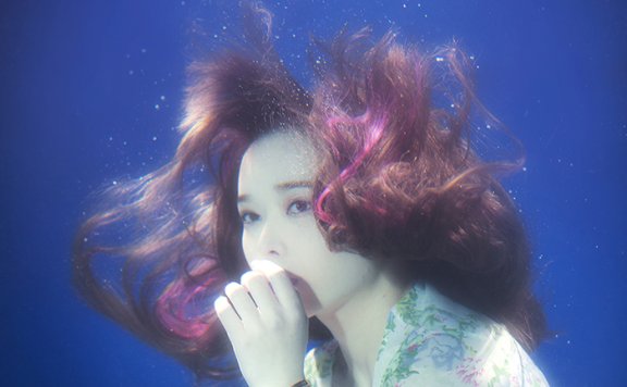 裴紫绮化身水下梦幻精灵 视觉冲击唯美大片