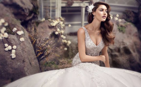 性感与典雅兼具 穿上Kenneth Winston的婚纱当个迷人新娘吧