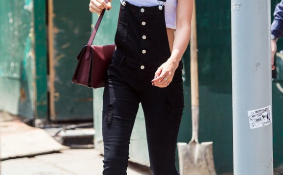 看明星街拍 白TEE+牛仔裤赢天下