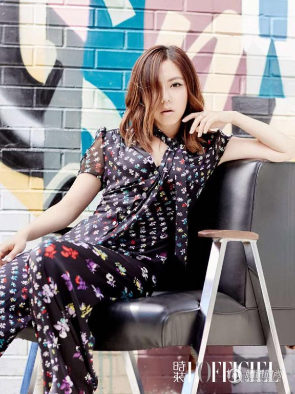 邓紫棋纽约街拍曝光 身穿潮装大展别样风格