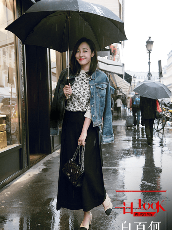 明星街拍 白百何变身雨中牛仔俏女郎