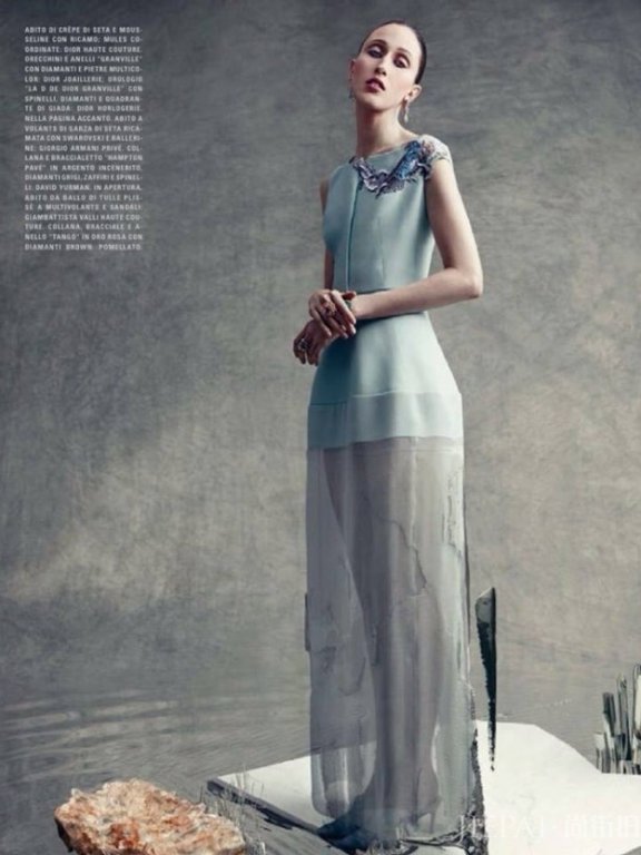 绝美高级订制服轮廓:3 月《Vogue》释出” It’s all about shapes ” 服装单元