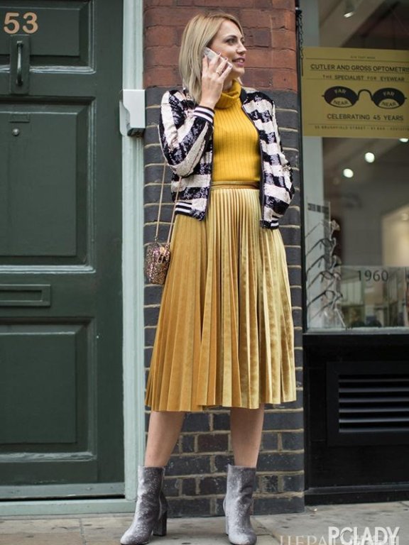 欧美潮人街拍 暖姜黄大衣最耀眼!