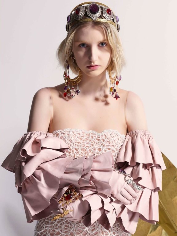 FASHION2017秋冬时尚周系列报导:Rodarte 以服装的诗意翻译《夏绿蒂的网》,晶莹露水细腻上身