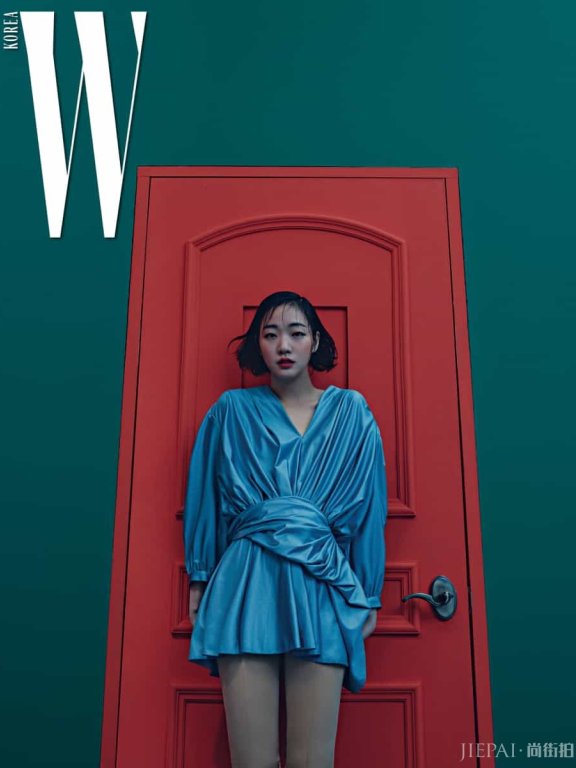 复古摩登的中性魅力:金高恩拍摄韩国《W Magazine》春季时尚画报