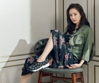 完美演绎告别春日的异域时尚:杨幂登中国版《OK!Magazine》5周年封面