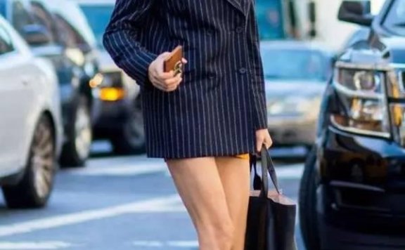 初夏时尚街拍 长衬衫配光腿