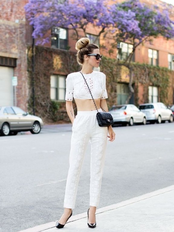 欧美街拍 短版上衣季节到来，令人屏息的优雅穿搭法