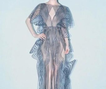 范冰冰一身透视纱裙现身太诱惑,白到发光被赞身材好秒杀杨幂!