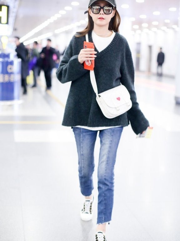 沈梦辰这是忘了穿内衣吗?胸都塌了,网友:全身上下没一处是真的!