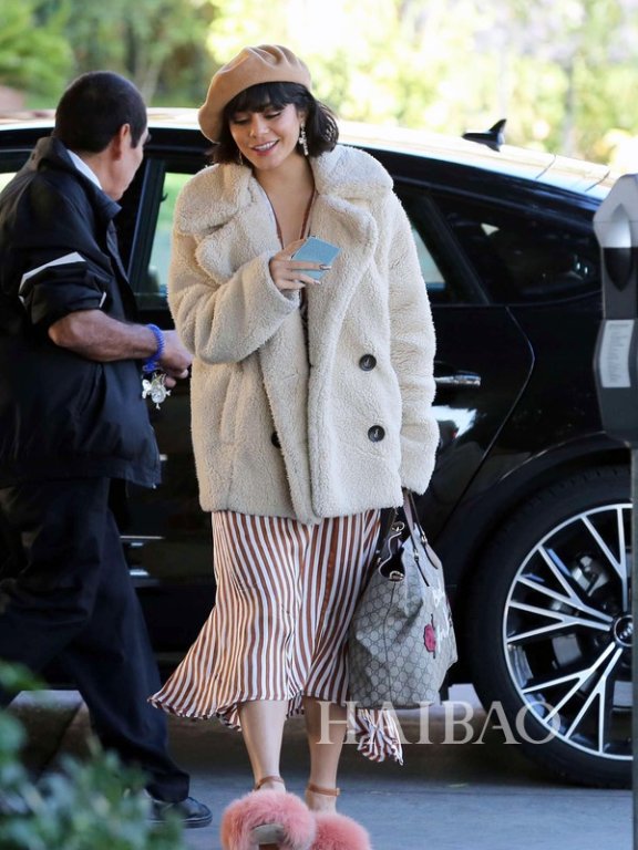 欧美明星街拍| 超杀女“消肿”颜值飙升!才美不久的贝拉又变回了马脸拉…