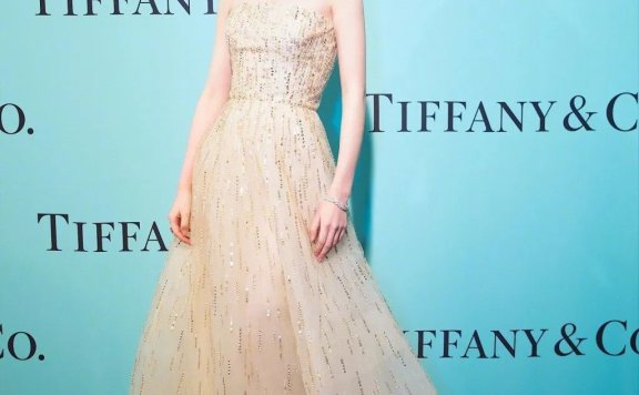 倪妮的高级感怎么来的？学会她的50套Look你也能狠时髦！