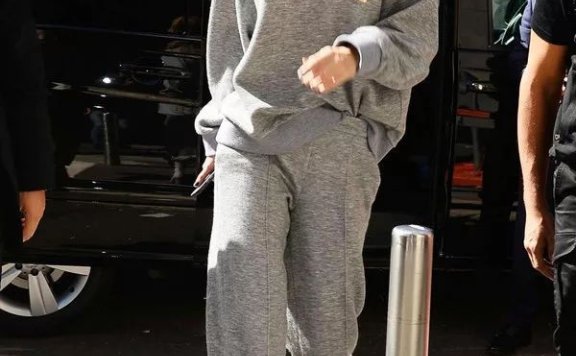 最显高级的这个色我竟穿了好多年，比万能黑还好搭有气质！