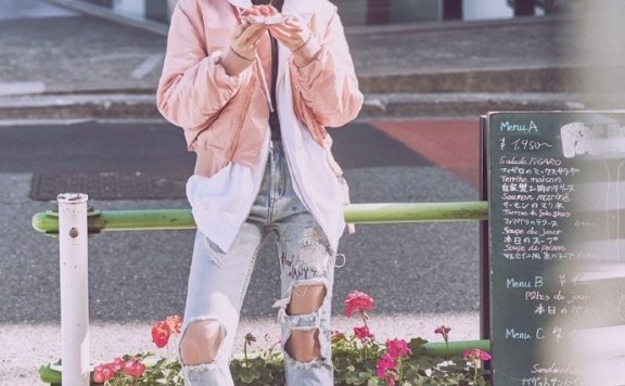 袁姗姗街头大片曝光 冷色系都市风酷炫拉风