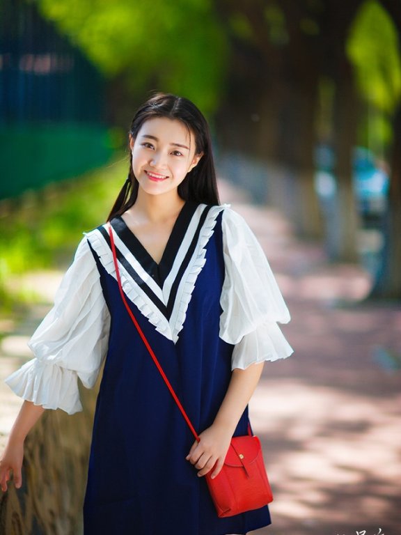 校服风格清纯美女写真