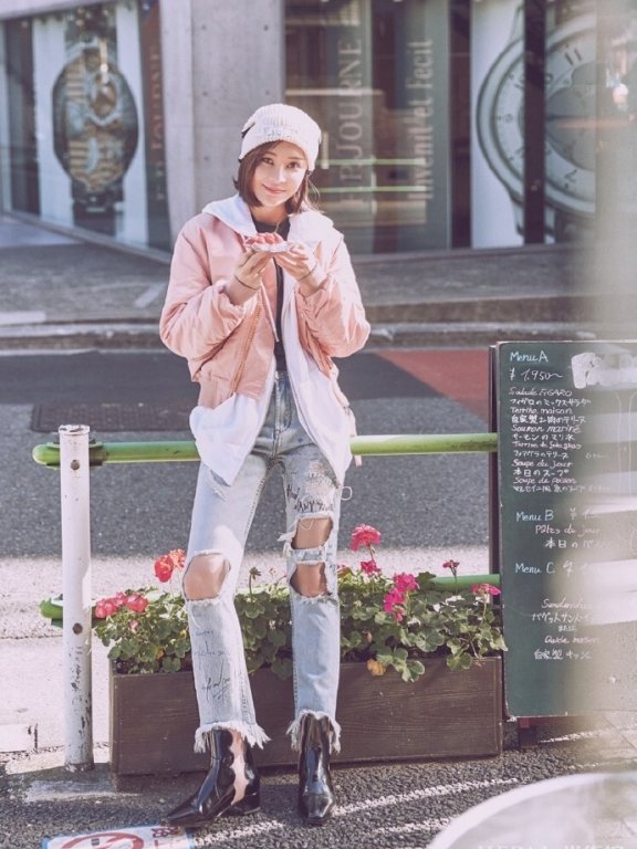 袁姗姗街头大片曝光 冷色系都市风酷炫拉风