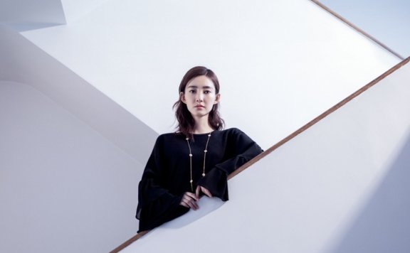 王丽坤封面大片出炉 文艺十足又优雅尽显东方美