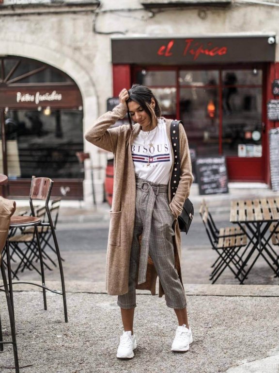 露肩露背露锁骨，驼色黑白高级灰，法国时尚博主Federica L.的私服，就是大写的优雅+性感！