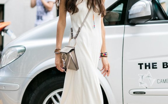 连衣裙+平底鞋搭配:看欧美日韩潮人穿出STYLE