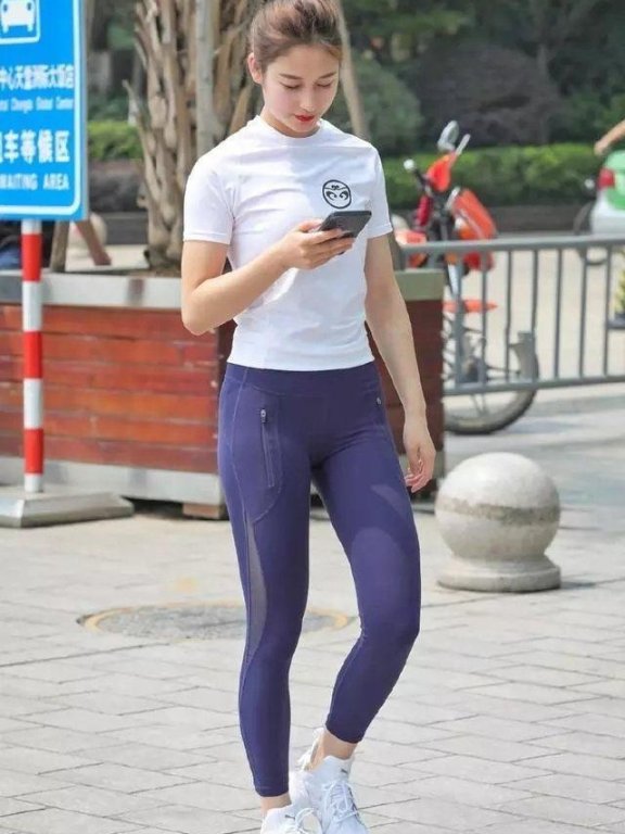 夏日女孩搭配打底裤,气质太出众,回头率大增!