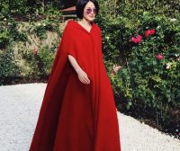 王菲穿“乞丐裤”带李嫣跳抖音神曲 天后私下就是个小孩