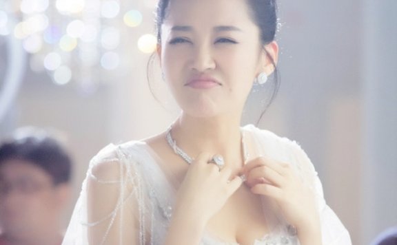 许晴身穿短裤,大长腿实在是太迷人了!