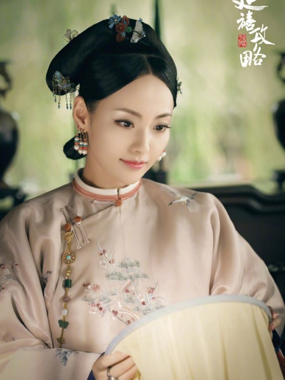 戏里戏外 看张嘉倪颜值衣品 变身最美嫔妃!