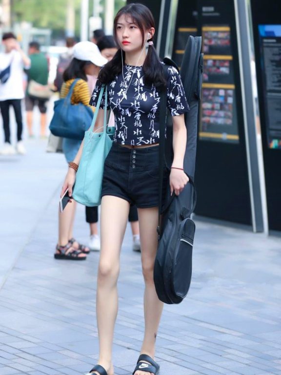 国内街拍 看美女夏季时尚搭配