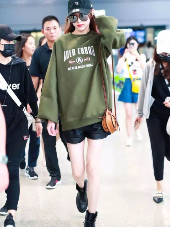 35℃高温都穿 女明星是有多爱它！