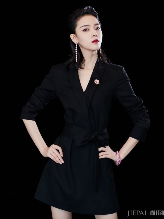 陈瑶少女御姐随意切换 湿发红唇女王属性爆表