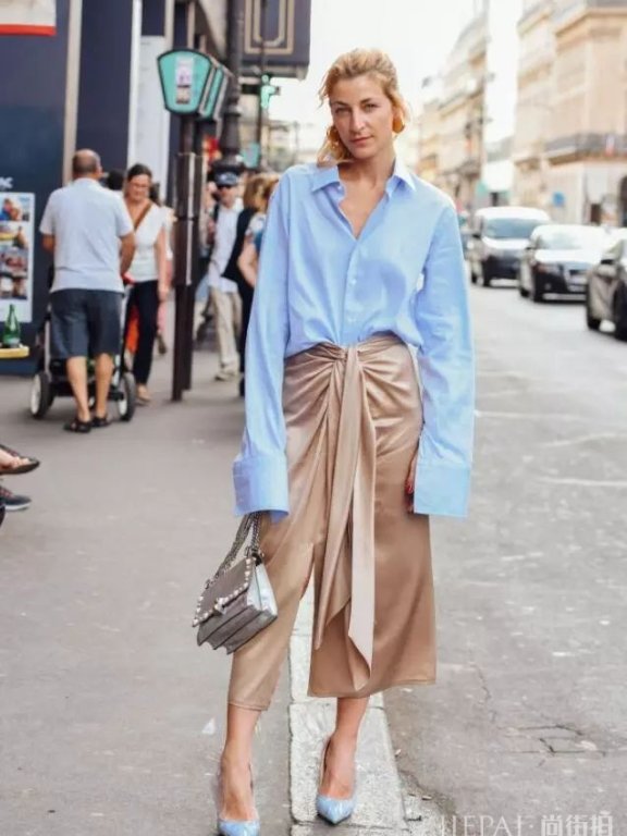 欧美街拍告诉你 这样穿最减龄