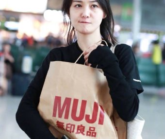 郑爽的嘴巴总是一个表情,超级可爱