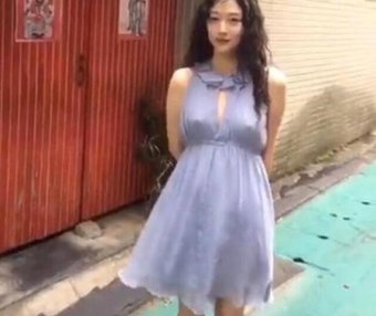 雪莉再放飞自我 直播时自曝:只有穿内裤