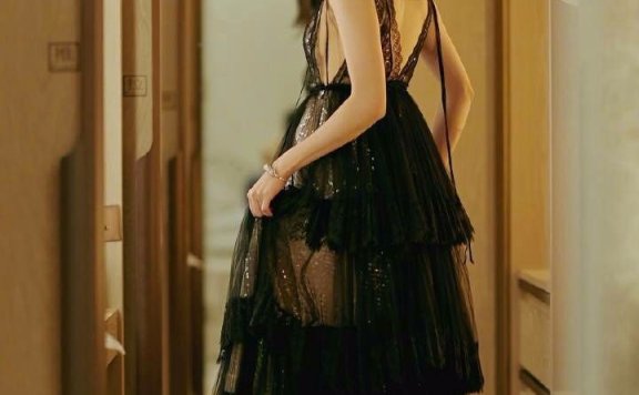 张钧甯穿成这样还敢上台,就靠几块布料遮住重点部位!