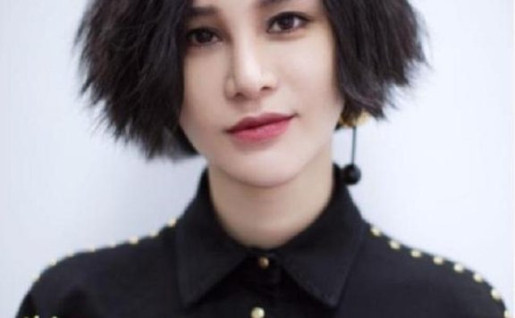 尚雯婕承认曾靠设计奇葩造型吸引眼球,借力让大家关注她的音乐!