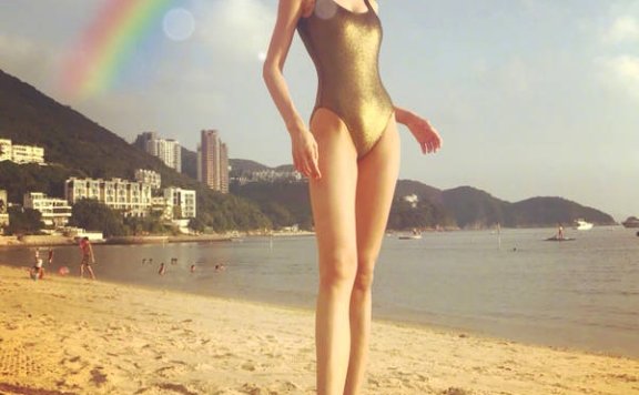 这身材可以!张蓝心穿性感泳装长腿比例逆天