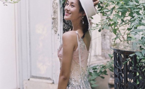 安悦溪复古胶片曝光 解锁《许你》民国佳人风情