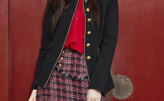 宋轶写真尽显古典气质 半倚窗中如画中人