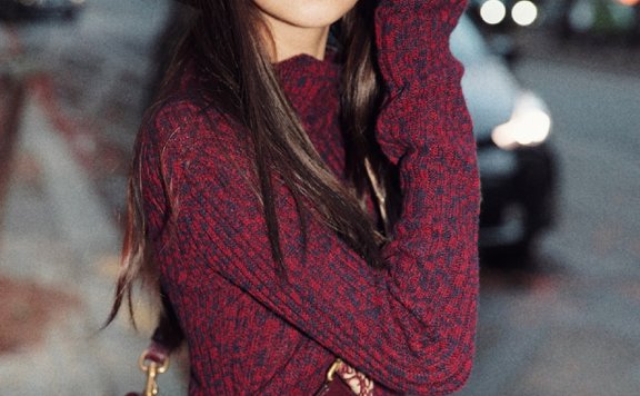 Angelababy巴黎街拍公开 复古摩登风格时尚感十足