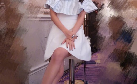 安以轩让人妒忌 自拍美腿自带PS效果！