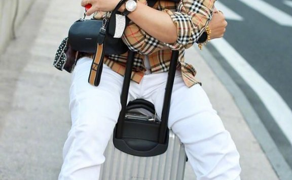 陈志朋启程巴黎时装周,九分裤配双色鞋袜亮眼十足