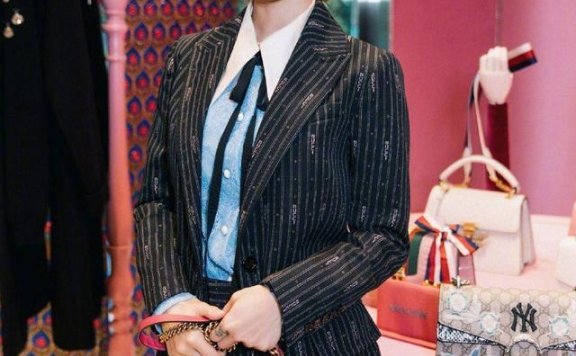 把西装穿得如此惊艳的小个子也只有蔡依林了,身材颜值通通爆表!