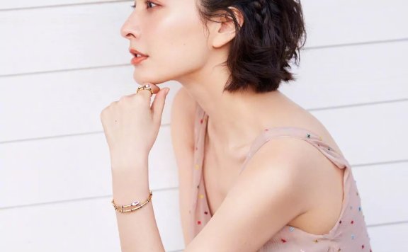 吴昕又解锁了新妆容 可甜可盐的美妆博主再上线